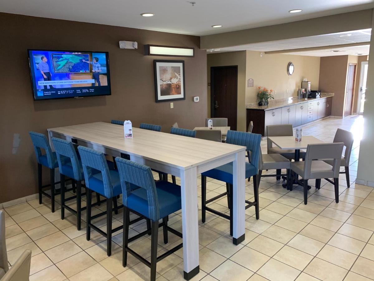Microtel Inn&Suites by Wyndham Prairie du Chien Extérieur photo