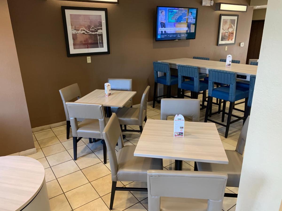 Microtel Inn&Suites by Wyndham Prairie du Chien Extérieur photo